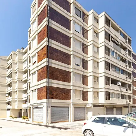 Ice - Free Wifi & Parking